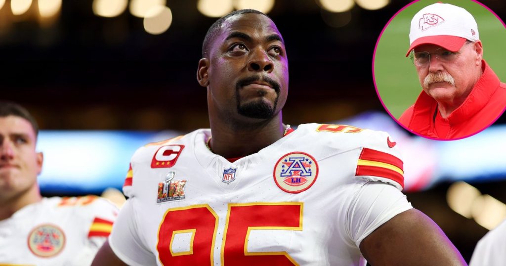 يقوم كريس جونز من كانساس سيتي تشيفز بإلغاء تنشيط وسائل التواصل الاجتماعي بعد انتقادات آندي ريد