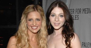 سارة ميشيل جيلار تقدم تحية عاطفية لعيد ميلاد ميشيل تراختنبرج: “الأخت”