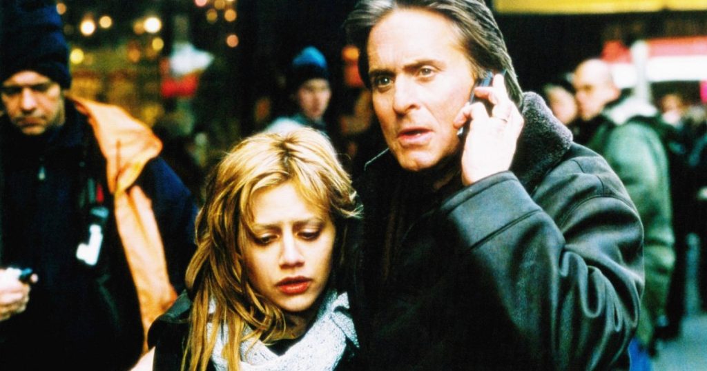 أضافت Netflix للتو فيلم مايكل دوغلاس المثير الذي يستحق المزيد من الحب