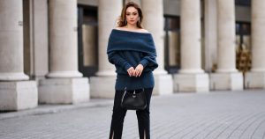 16 بنطالًا خريفيًا جذابًا يجعل النساء فوق سن الأربعين يبدون أطول وأكثر رشاقة