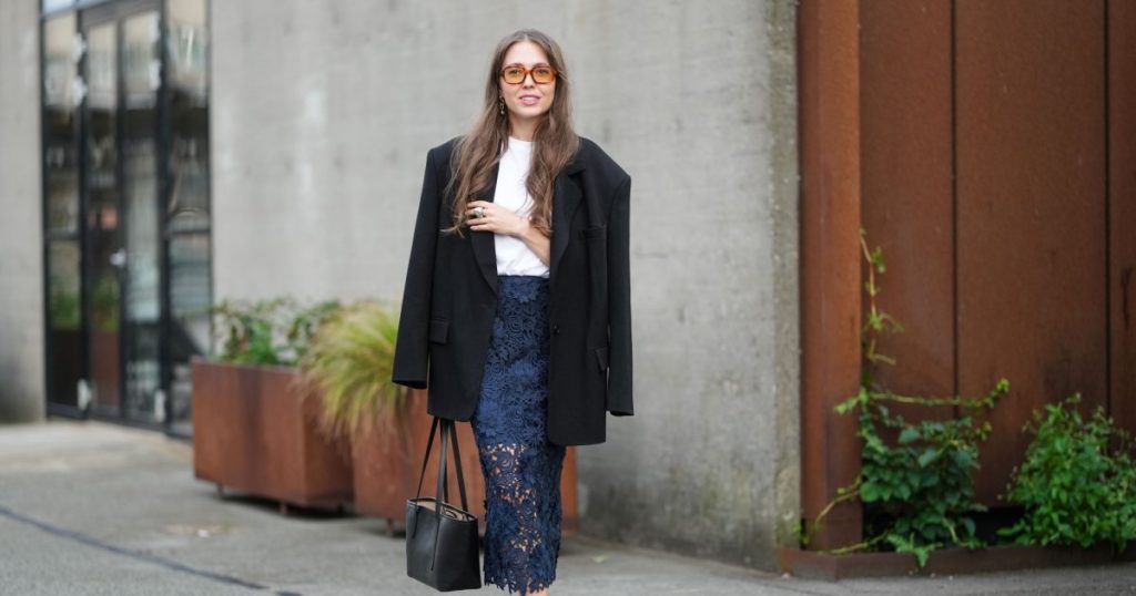 أنا 5’3 “- هذه هي أفضل 17 تنورة على الإطلاق وجدتها على أمازون للمتسوقين الصغار