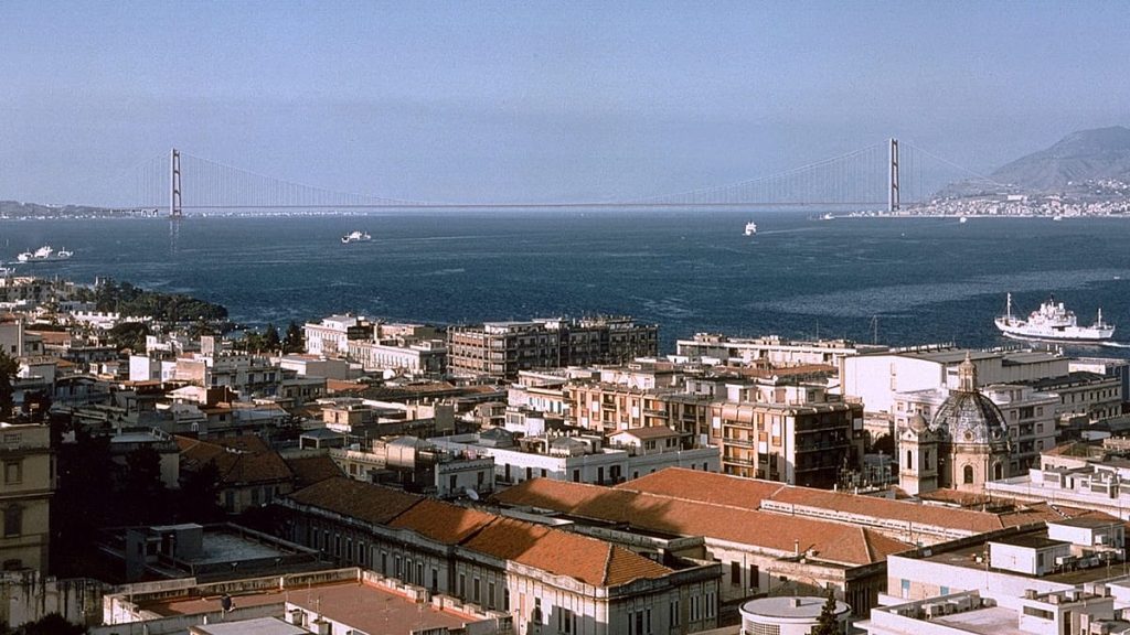 هل تستطيع إيطاليا بناء أطول جسر معلق في العالم رغم الخلاف مع محكمة التدقيق؟