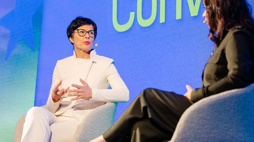 يقول المفوض كوس ليورونيوز إن الدول المرشحة للانضمام إلى الاتحاد الأوروبي يجب أن تختار جانبها قبل الانضمام إلى الكتلة