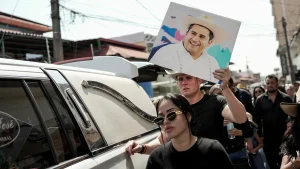 مقتل رئيس بلدية مكافحة الكارتل كارلوس مانزو في حدث يوم الموتى في المكسيك