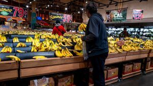 يقول وزير الخزانة بيسنت إن الإجراءات لخفض أسعار القهوة والموز ستأتي قريبًا