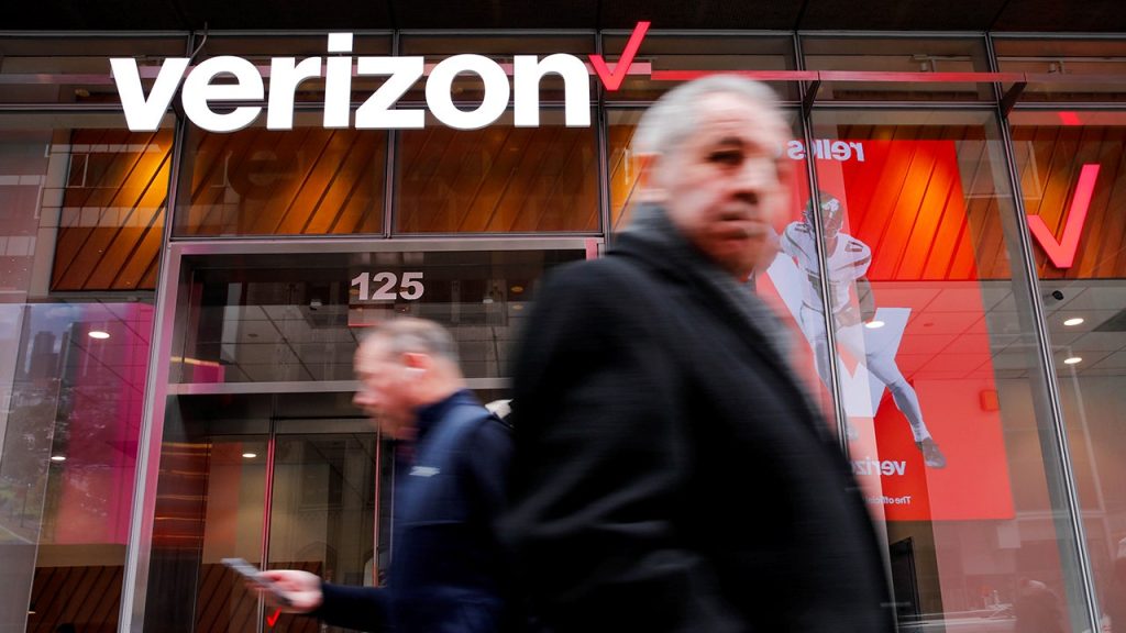 تخطط Verizon لإلغاء ما يصل إلى 15000 وظيفة تحت قيادة الرئيس التنفيذي الجديد دان شولمان