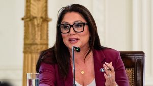 وزير العمل يشيد ببيانات الوظائف لشهر سبتمبر بعد تأخير إغلاق الحكومة