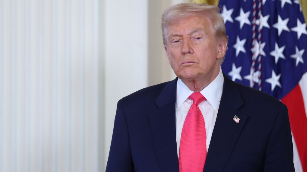 بلغت إيرادات التعريفات الجمركية مستوى قياسيًا قدره 34.2 مليار دولار بينما تدرس المحكمة العليا صلاحيات ترامب