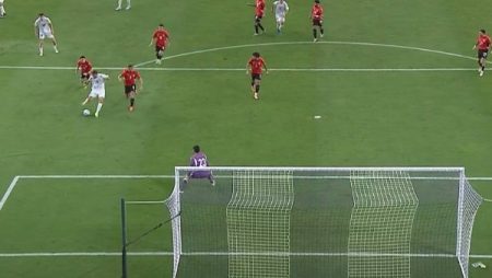 30 دقيقة.. منتخب أوزبكستان يتقدم بهدف على مصر ببطولة كأس العين الودية