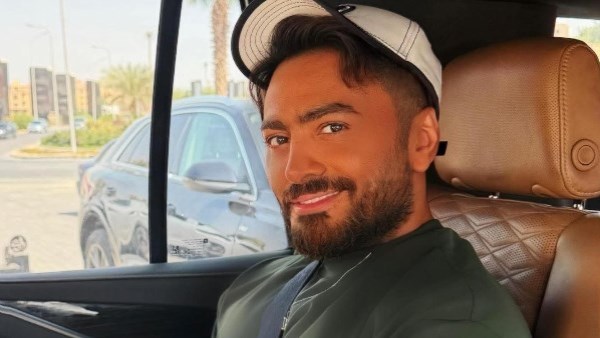 كلنا ايد واحدة.. تامر حسني يهنئ جمهوره بعيد الميلاد المجيد