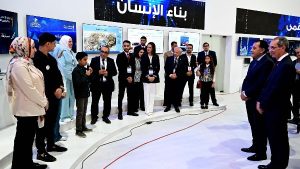 رئيس الوزراء يناقش عددا من خريجي مبادرات الاتصالات وأصحاب الشركات الناشئة