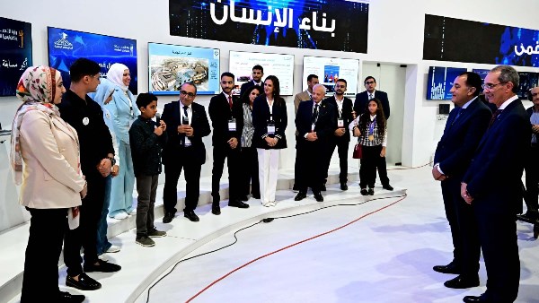 رئيس الوزراء يناقش عددا من خريجي مبادرات الاتصالات وأصحاب الشركات الناشئة