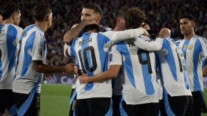 الأرجنتين تفوز على أنجولا بثنائية وديا