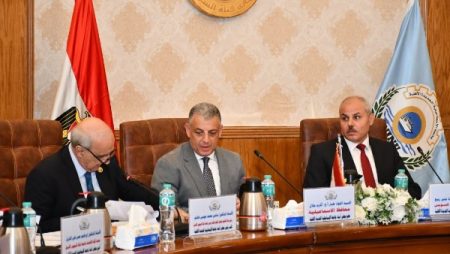 مجلس أمناء جامعة الإسماعيلية الأهلية يناقش خطط التطوير ويعتمد اللائحة الطبية