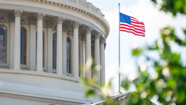 زعيم الأغلبية بالشيوخ الأمريكي: إشارات إيجابية لإنهاء الإغلاق الحكومي المستمر منذ 40 يومًا