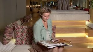 بعد أزمة سرقة لوحتها|الفنانة الدنماركية ليزا لاك نيلسن تزور مصر ..ماذا قالت؟