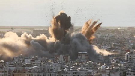 جيش الاحتلال يشنّ غارات على جنوب لبنان