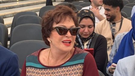 لبلبة أول الحضور في ندوة المخرج محمد عبد العزيز