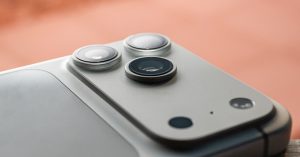 أفضل إعدادات الخصوصية والأمان لـ iPhone التي يمكنك تغييرها على جهاز Apple الخاص بك (2025)