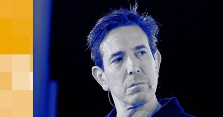 داخل خطة بملايين الدولارات لإجراء التصويت عبر الهاتف المحمول