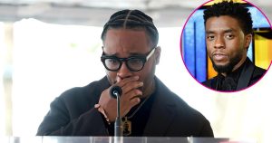 مخرج فيلم Black Panther ريان كوغلر ينهار بالبكاء في حفل تشادويك بوسمان على ممشى المشاهير