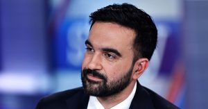 “لقد سقطت مدينة نيويورك”: تستجيب MAGA لانتصار زهران ممداني بهجوم عنصري