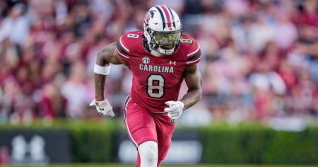 ضابط إدارة السلامة العامة في تكساس الذي دفع لاعب كرة القدم في ساوث كارولينا إلى “المنزل”