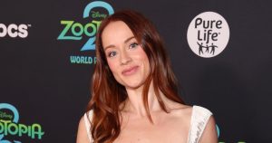 ويتني ليفيت تبكي بسبب إقصاء “الرقص مع النجوم” وتقول إن الخروج يبدو وكأنه “انفصال”