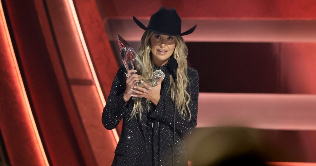 كل ما يجب معرفته عن جوائز CMA لعام 2025: المضيف والمرشحون والتاريخ والمزيد من التفاصيل