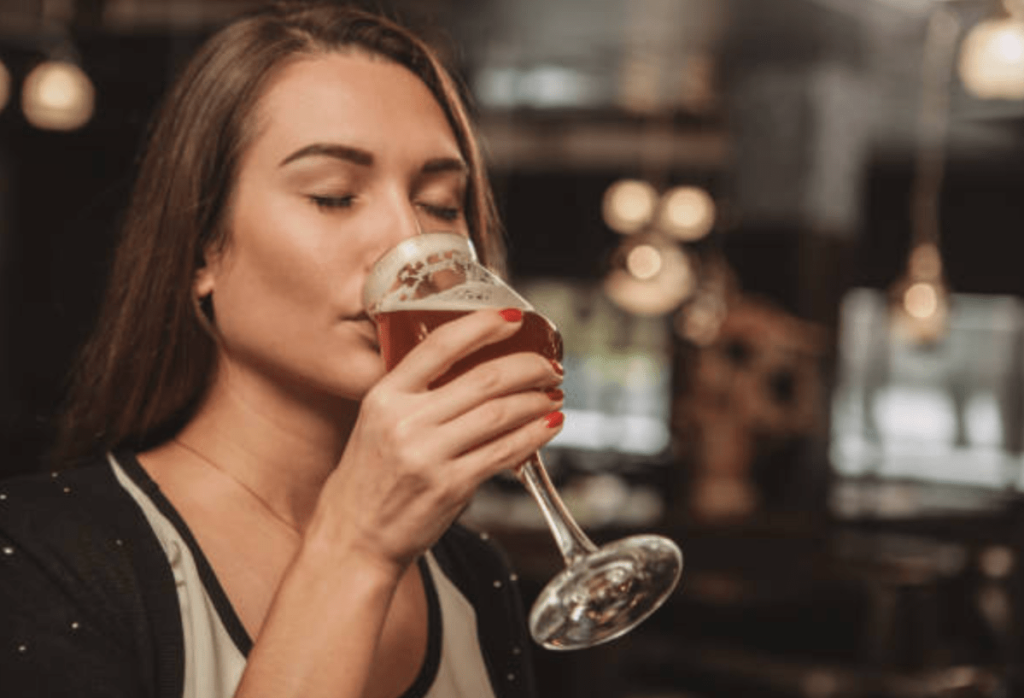 عزيزي آبي: زوجة ابني مدمنة على الكحول