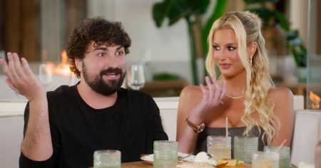 إيما هيرنان من Selling Sunset تكشف أين تقف مع صديقها بليك ديفيز بعد تكهنات بالانفصال (حصريًا)