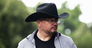 أعاد ستيوارت رودس إطلاق حراس القسم. حتى حفظة القسم القدامى لا يهتمون