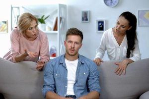 عزيزتي آبي: هل يجب أن أعتذر عن الصراخ في وجه صديق ابنتي الخاسر؟