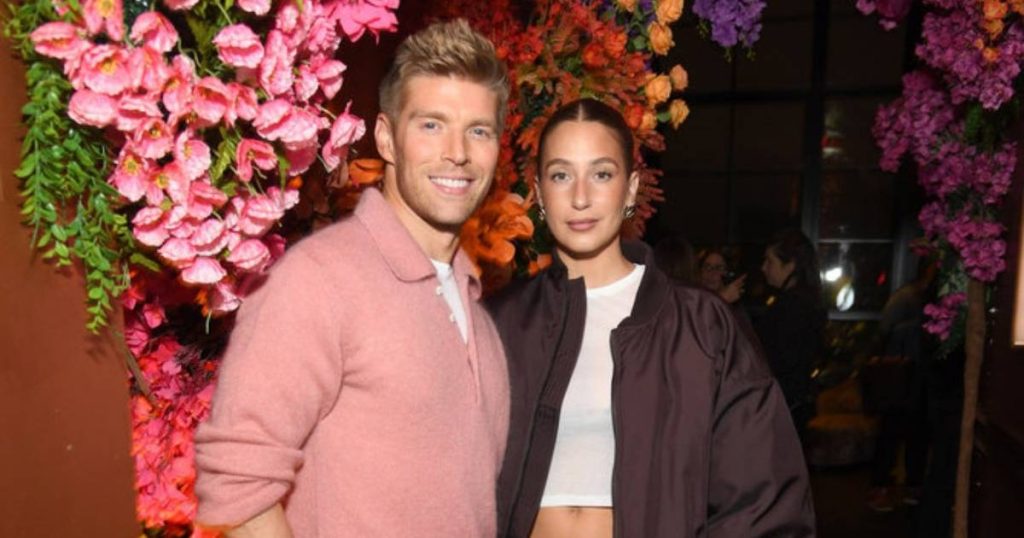 كايل كوك وأماندا باتولا من سمر هاوس “ملتزمان” بزواجهما رغم “وقت التحدي” (حصريًا)