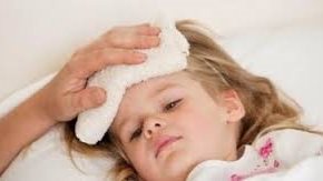 كمادات الأمان.. سر خفض حرارة الأطفال دون مخاطر