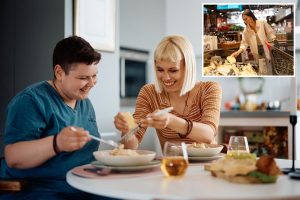 إن اتجاه الجبن المعبأ بالبروتين يدفع عشاق اللياقة البدنية إلى التخلص من الحانات، لكن الخبراء يقولون إنه من الأفضل أن تسير بسهولة