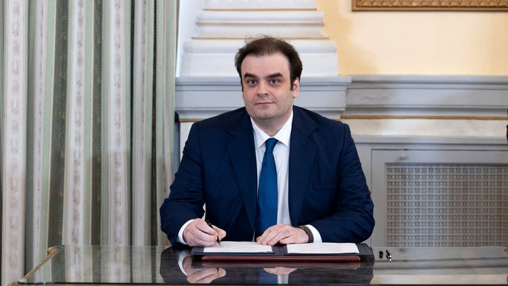 انتخاب وزير المالية اليوناني كيرياكوس بيراكاكيس رئيساً لمجموعة اليورو