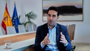 وزير الاقتصاد الإسباني يقول ليورونيوز إن الهجرة لا تزال تمثل فرصة لأوروبا