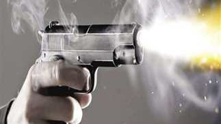 بنيران صديقة.. إصابة شاب بطلق ناري في نجع عزوز بقنا