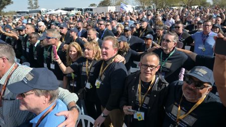 وفد كبير من القسيسين الأمريكيين يصل إلى إسرائيل في مهمة تضامنية