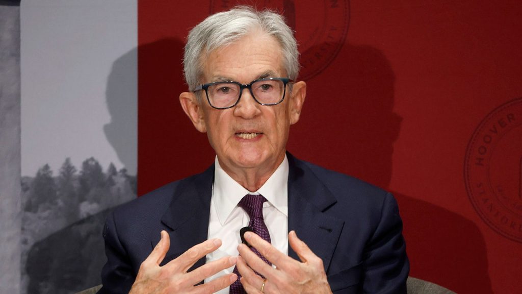 يواجه الاحتياطي الفيدرالي قرار خفض أسعار الفائدة وسط التضخم ومخاوف سوق العمل