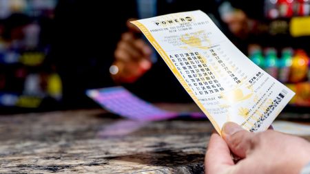 ارتفعت قيمة الجائزة الكبرى لـ Powerball إلى 930 مليون دولار بعد فشل السحب يوم الاثنين