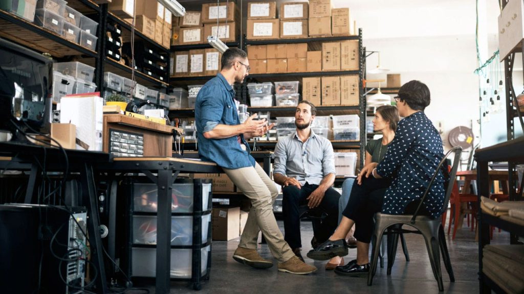 يرتفع التفاؤل بالأعمال التجارية الصغيرة في نوفمبر على الرغم من المخاوف المتعلقة بجودة العمالة