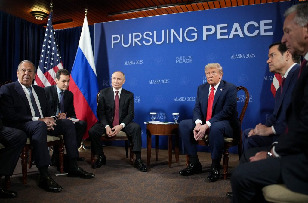 وحذر لافروف من أن روسيا سترد إذا نشرت أوروبا قوات في أوكرانيا