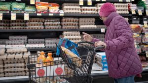 يرى GoFundMe أن الأمريكيين يقومون بتمويل جماعي لتلبية الاحتياجات الأساسية مثل الفواتير والطعام