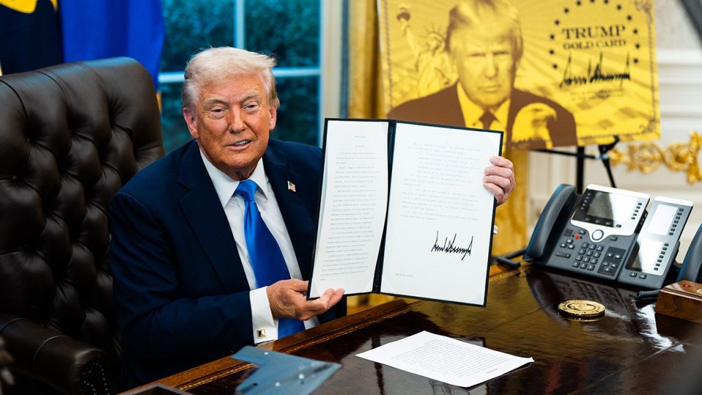 إطلاق برنامج تأشيرة ترامب الذهبية الجديد لكبار المستثمرين ذوي المواهب