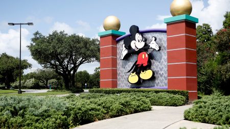 قامت شركة ديزني بترخيص 200 حرف لبرنامج OpenAI for Sora لتوليد الفيديو