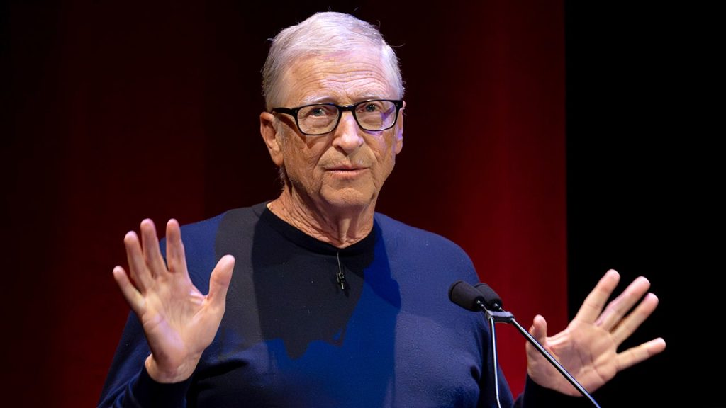 يقول بيل جيتس إن تخفيض المساعدات الخارجية الأمريكية أدى إلى “الكثير من الوفيات”