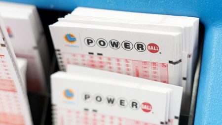 ارتفعت قيمة الجائزة الكبرى لـ Powerball إلى 1.1 مليار دولار بعد عدم وجود فائز يوم السبت