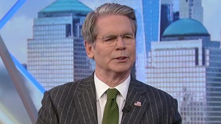 يتوقع Bessent انخفاض التضخم في النصف الأول من عام 2025، ويعد بتخفيف القدرة على تحمل التكاليف